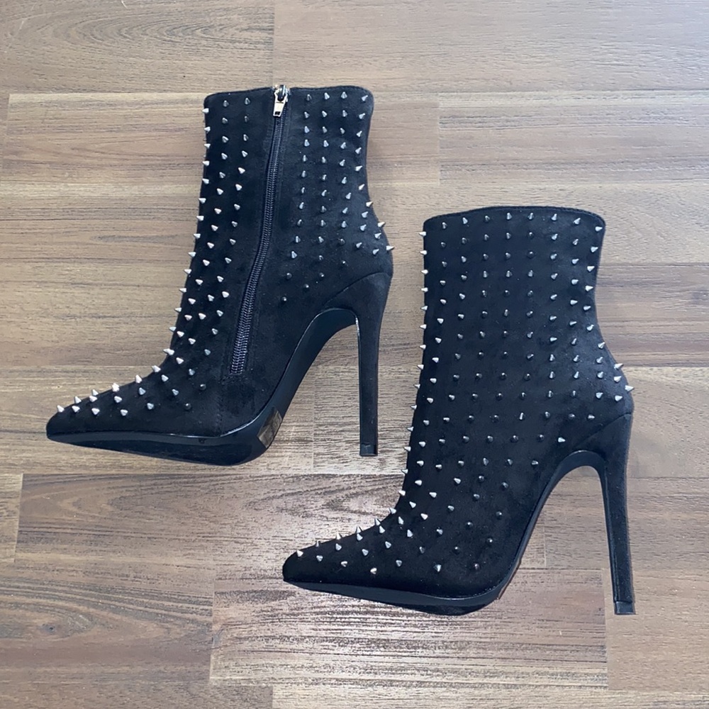 Boots - Picture 3 of 8